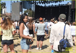 vanessa-hudgens-jaime-king-hudson-jeans-fyf-fest-09.JPG