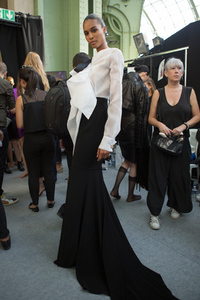 vauthier-hc-bks-m-rf17-0402.thumb.jpg.4646e3aed60e0cd7546f8cb937cd60be.jpg