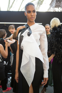 vauthier-hc-bks-m-rf17-0404.thumb.jpg.0304ae790bafa2dcd2e3fef3e7e2ac3d.jpg