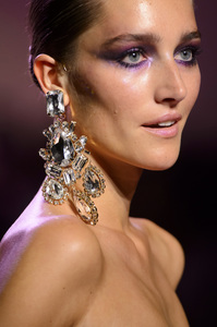 vauthier-hc-clp-rf17-0631.thumb.jpg.9af1f37bde0f2cea5e32eeb08484f60a.jpg