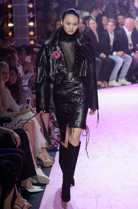 vauthier-hc-rs17-0111.thumb.jpg.ec024b25eb7f02137a9387617fa400e7.jpg