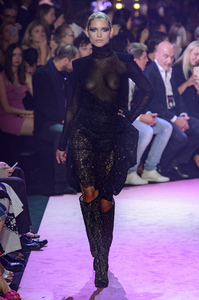 vauthier-hc-rs17-0230.thumb.jpg.5c8ce859a3a43f6e1468370774c01d72.jpg