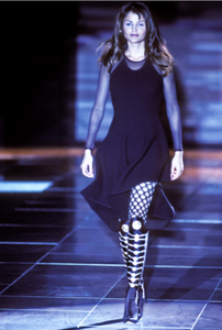 versace-fw-1993-13.thumb.png.c4ba75779a026a79a69dacfc9b1249e5.png