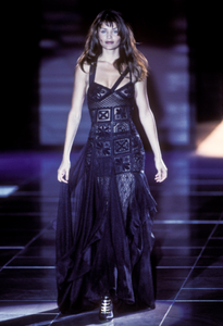 versace-fw-1993-14.thumb.png.eaafab19d8e08924a1dbd4d18256b7b4.png