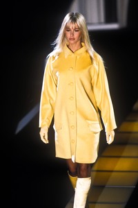 versace-fw-1995-4.thumb.jpg.8453ecb9cd6367902ad147f0918e8542.jpg