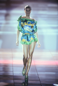 versace-ss-1993-1.thumb.png.ead939553e5f42aae3bb0dc0cbbaa884.png