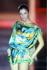 versace-ss-1993-2.thumb.png.7a2f2eb55fcfe7fac5d6a7fdde323d9a.png