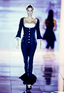 versace-ss-1993-9.thumb.png.cc22e8984adee94b6bc49c92bc6df7b2.png