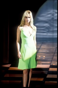 versace-ss-1996-2.thumb.jpg.f9020a84fd39db1139e899b0f58be07e.jpg