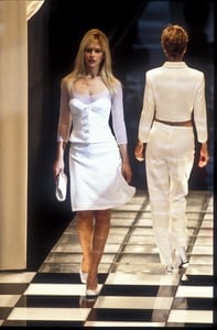 versace-ss-1996-4.thumb.jpg.a7b9cefac7e05808c5fa1b67a604169e.jpg