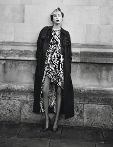 visualizingfashion_vogue-paris-february-2017-edie-campbell-by-alasdair-mclellan-10.jpg
