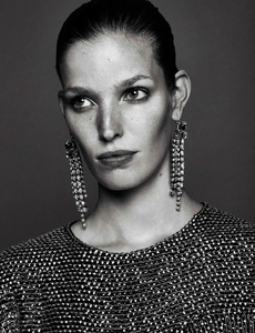 vogue-spain-august-2017-alisa-ahmann-by-gonzalo-machado-03.thumb.jpg.ac4b6fb1f91ed423f746a2cc74515067.jpg