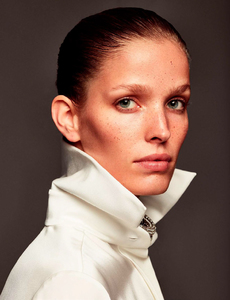 vogue-spain-august-2017-alisa-ahmann-by-gonzalo-machado-09.thumb.jpg.50ae7ad9cc7ae26ddf91b850f2bc33c9.jpg