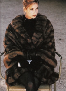 vogue_paris_oct_1990_13.thumb.jpg.d9b17da52ba766b0a8ae4cc572edcc1c.jpg