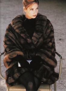 vogue_paris_oct_1990_13.thumb.jpg.d9b17da52ba766b0a8ae4cc572edcc1c.jpg