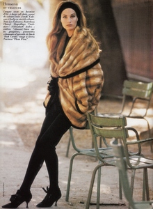 vogue_paris_oct_1990_15.thumb.jpg.0f59c0f95028c1db09890074c80b75cf.jpg
