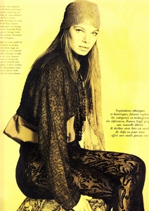 vogue_paris_sept_1988_3__1_.thumb.jpg.8a2622d5a5842e3fc59c6a1f09f169ad.jpg