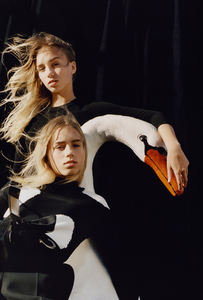 01_HUGO_FW17_Campaign_Lisa_Lena.jpg