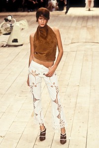 0_alexander-mcqueen-ss-1999-1_html.thumb.JPEG.6d5b2fab83837f64dc882234cba683ba.JPEG