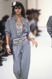 0_chanel-fw-1991-1_html.thumb.JPEG.b46548714f4dbd88e902a874cf17d94e.JPEG