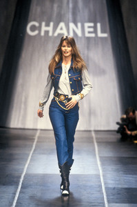 0_chanel-fw-1993-1_html.thumb.JPEG.cf4e42fe4b0b1c4ae64f74c075f4077c.JPEG