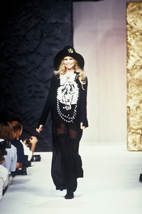 0_chanel-hc-fw-1992-1_html.thumb.JPEG.0ad9fabdf46133bb620fb9981fc649da.JPEG