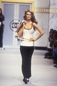 0_chanel-ss-1993-1_html.thumb.JPEG.f831d887a6750ee33bf41393e343396f.JPEG