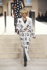 0_chanel-ss-1997-1_html.thumb.JPEG.1f0f8d4a334b3a74886b285282ac72c2.JPEG