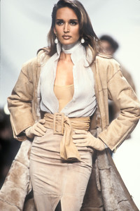 0_christian-dior-fw-1992-1_html.thumb.JPEG.44a665b3304636b1b7aacfe4f66180ce.JPEG