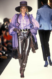 0_dior-fw-1993-1_html.thumb.JPEG.8e11457a1dcfdb7abc678759bc041245.JPEG