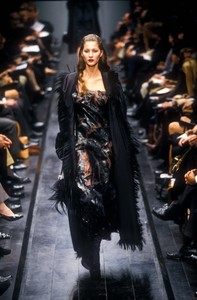 0_fendi-fw-1998-1_html.thumb.JPEG.84623b28f10e64c72c6a3337181d81d2.JPEG