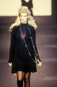 0_karl-lagerfeld-fw-1994-1_html.thumb.JPEG.c8663eee8da6982787a3565c7d198196.JPEG