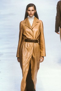 0_loewe-fw-1998-1_html.thumb.JPEG.af3fefc052367a38e359d95437f2b427.JPEG