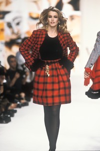 0_valentino-fw-1991-1_html.thumb.JPEG.7fbbff40fb2a2616e50e3ed62e989eaf.JPEG