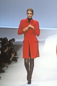 0_valentino-fw-1996-1_html.thumb.JPEG.f0dfb859f9c022c0b716f78c2ed0d949.JPEG