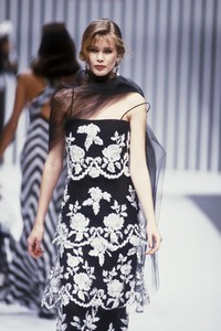 0_valentino-hc-ss-1992-1_html.thumb.JPEG.bc14b8b29f0e6a42fb48206f82fc9cd6.JPEG