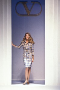 0_valentino-ss-1995-1_html.thumb.JPEG.4e807f0d4d1feec504b948c983b7a031.JPEG