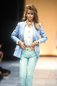 0_versace-ss-1992-1_html.thumb.JPEG.c8ec2dcf3bb0704fad49697629a7774a.JPEG