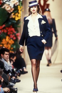 0_yves-saint-lauren-hc-ss-1992-1_html.thumb.JPEG.27c12e1f5e08916831f52fe0c83a06a9.JPEG