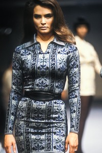 10_azzedine-alaia-fw-1990-11_html.thumb.JPEG.ed7d4a74365063fb2222d23974b9f053.JPEG