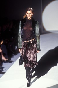 10_gucci-fw-1999-11_html.thumb.JPEG.6b0e6f5891a90a9ed89de3b13e0e6afc.JPEG