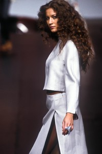 10_valentino-fw-1999-11_html.thumb.JPEG.d1058447944bc672100ddae1132128a1.JPEG