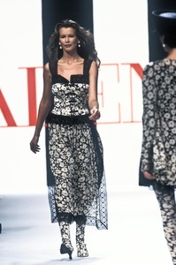 10_valentino-ss-1994-11_html.thumb.JPEG.3c20b0f90ed40d428f8761111fffb3e4.JPEG