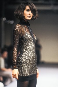 11_azzedine-alaia-fw-1990-12_html.thumb.JPEG.1085e12b47e683684a0014eff06780bf.JPEG