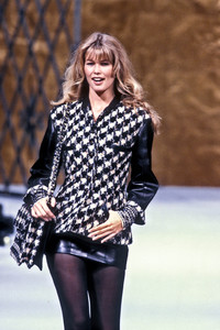 12_chanel-hc-fw-1993-13_html.thumb.JPEG.01a9517eeb60c117a0ef86f60803399e.JPEG