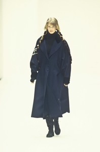 13_fendi-fw-1993-14_html.thumb.JPEG.87e92227e6678c71af18f5693e53394d.JPEG