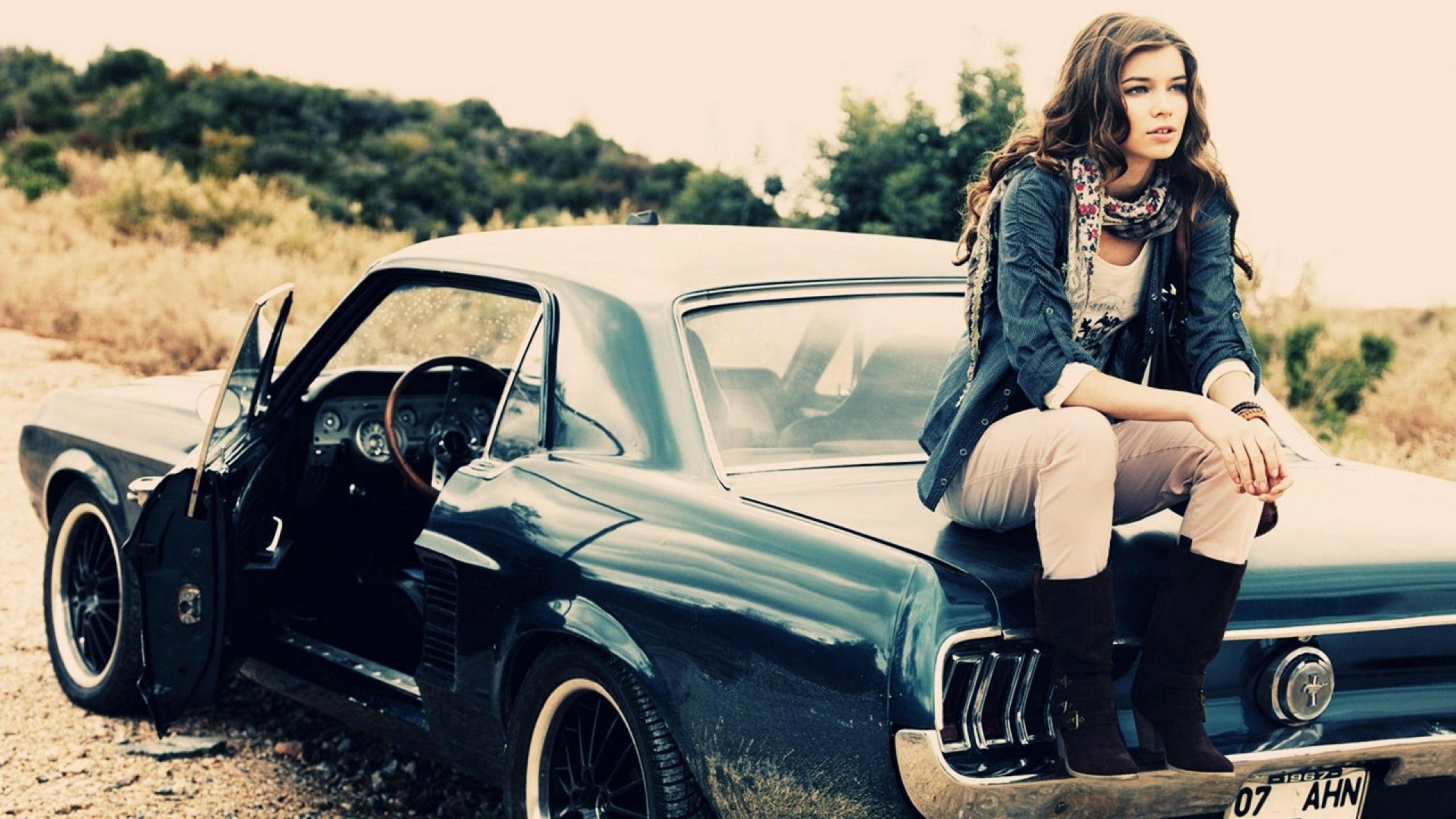 Машины взрослые песни. Ford Mustang 1967 с девушкой. Шелби Мустанг Кристен Стюарт. Ford Mustang 1967 Эмбер Херд. Форд Мустанг 1967 капот.