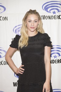 15177_lili_reinhart_at_riverdale_press_room_at_wondercon_in_anaheim_3_31_2017_2_122_360lo.thumb.jpg.b84ba6874f2cfed02d6d78c286ecfe12.jpg