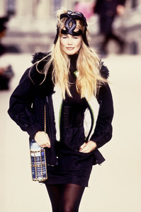 1_chanel-fw-1994-2_html.thumb.JPEG.7f9dfc242ca575ce0f1c94fac460b376.JPEG