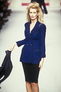 1_chanel-fw-1995-2_html.thumb.JPEG.1a80f874f6e00983194dfdf56dfc106d.JPEG